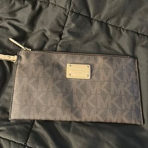 Micheal Kors wristlet